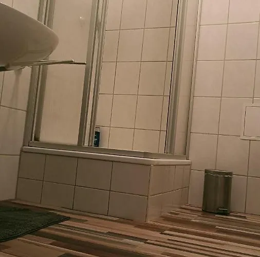 Gaeste- Und Glaeser *